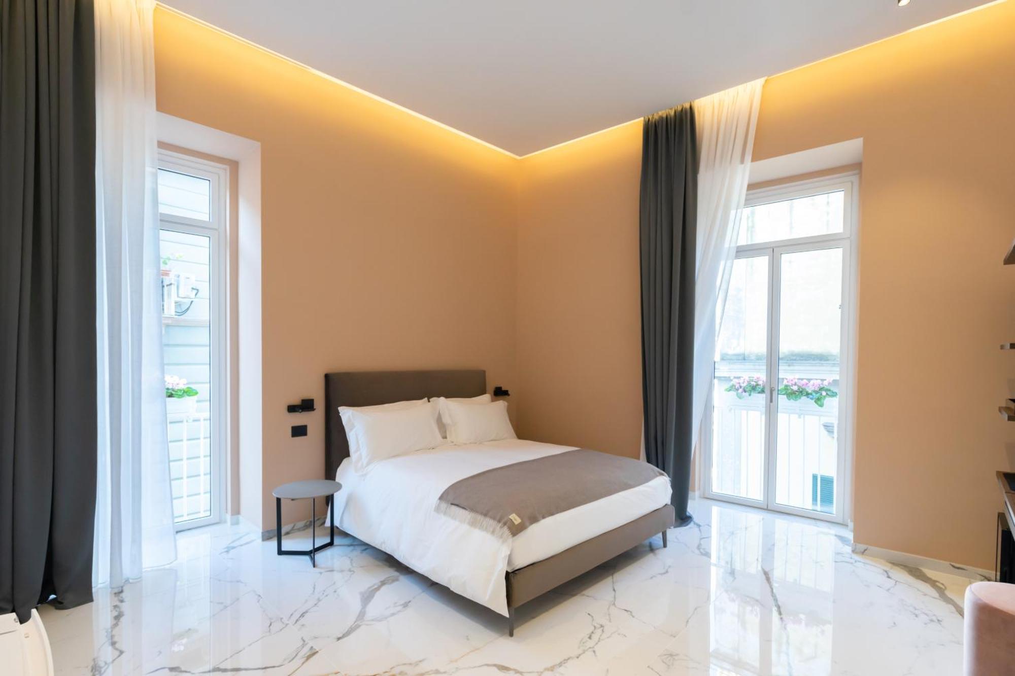 Insogno Suites เนเปิลส์ ภายนอก รูปภาพ