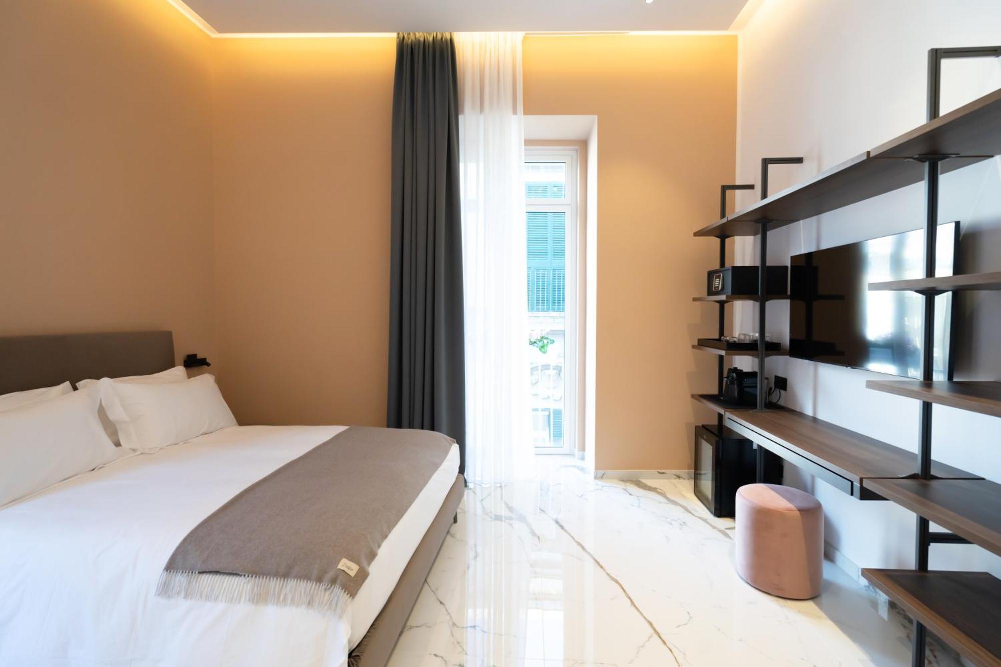 Insogno Suites เนเปิลส์ ภายนอก รูปภาพ