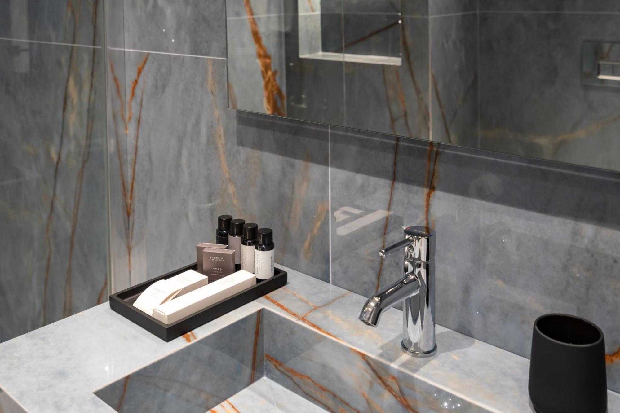 Insogno Suites เนเปิลส์ ภายนอก รูปภาพ